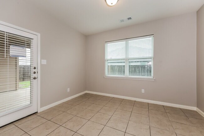 Foto del edificio - 4144 Tower Ln