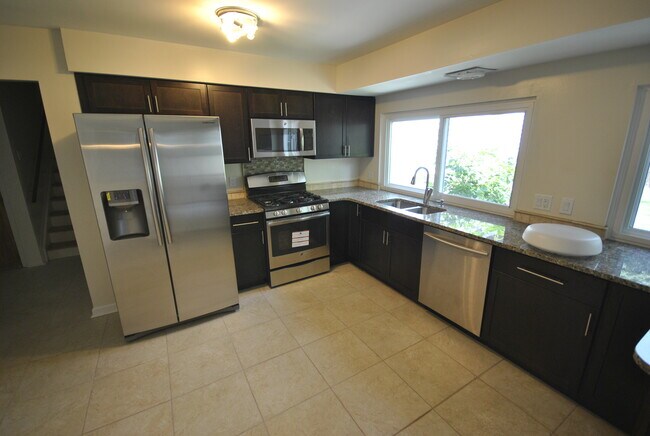 Building Photo - 2869 E Eisenhower Pky