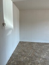 Building Photo - 9414 Heno St