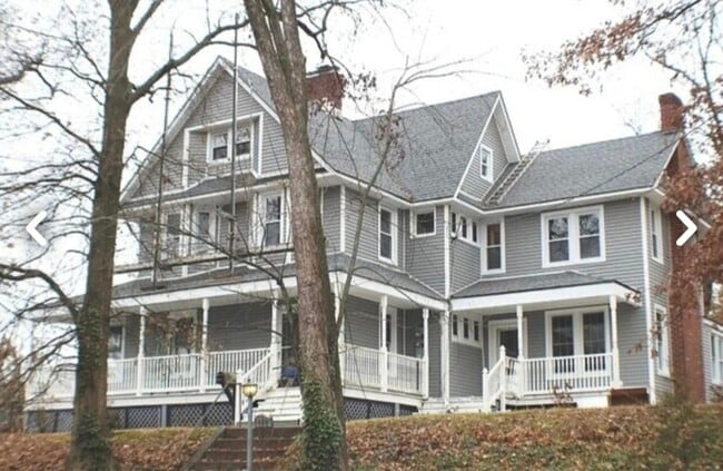 Building Photo - 426 Cornelia St