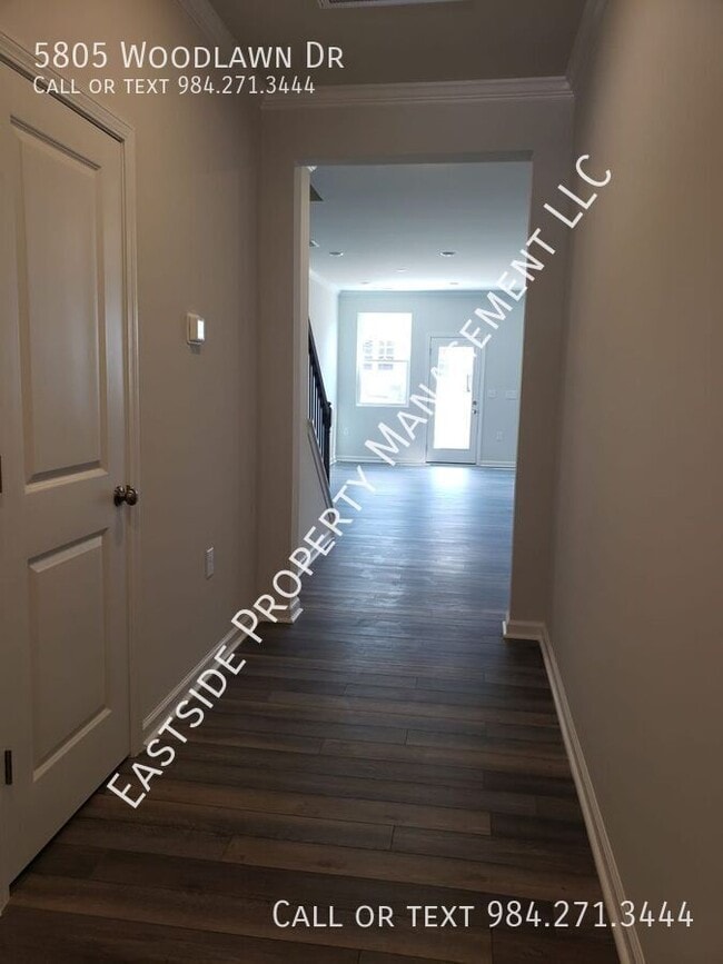 Building Photo - 5805 Woodlawn Dr