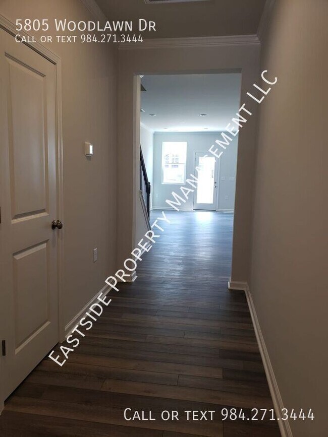 Foto del edificio - 5805 Woodlawn Dr