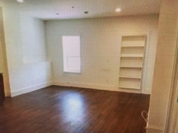 Building Photo - 53 Heath St