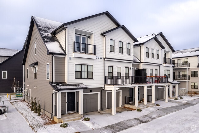 Building Photo - Garrison Green