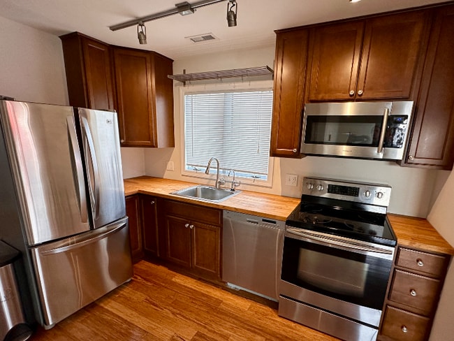 Building Photo - 3106 Revere Blvd