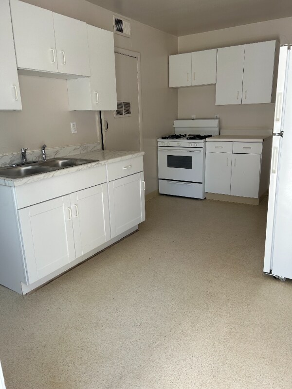 Primary Photo - 715 9th St N