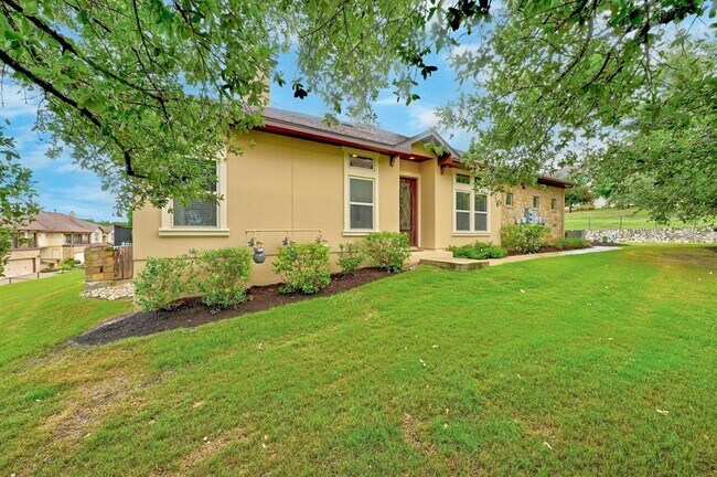 Building Photo - 325 Lombardia Dr