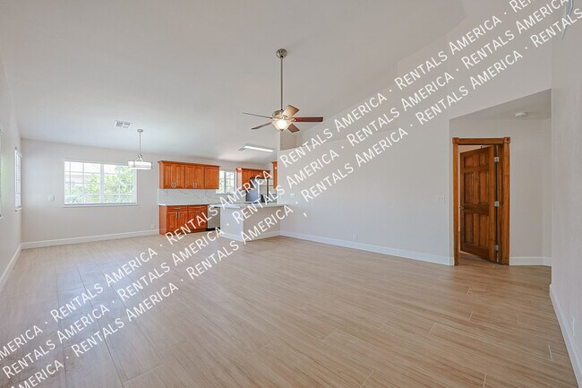 Foto del edificio - 10021 N 66th Ave