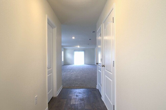 Building Photo - For Rent- 2nd month FREE Rent