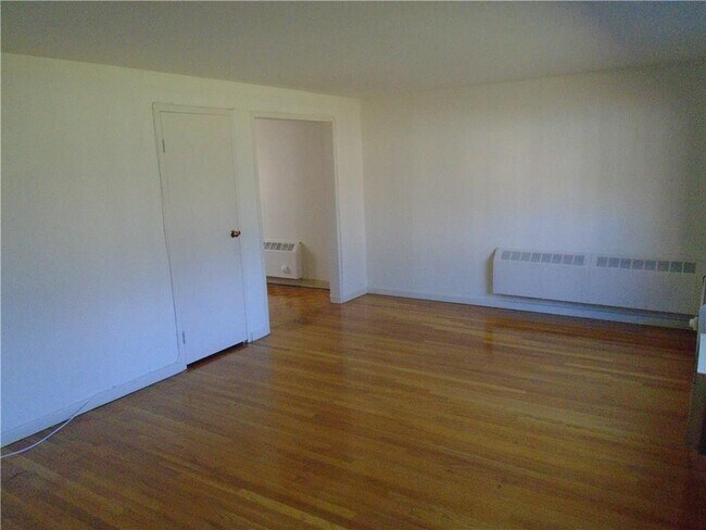 Building Photo - 109 Shadow Ln