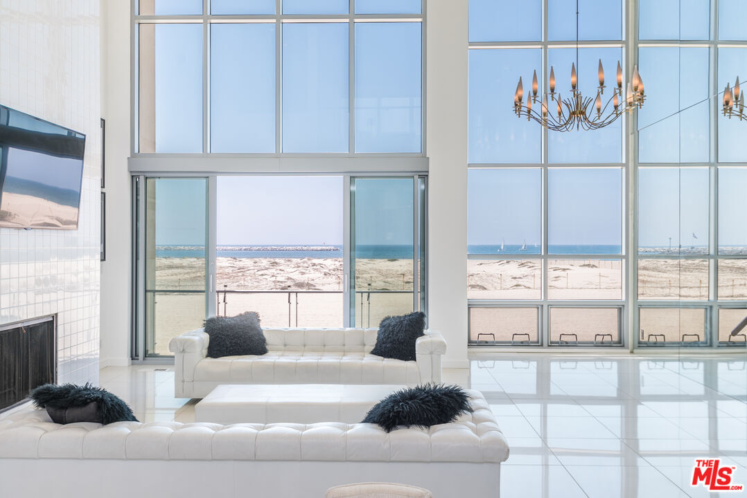 Foto principal - 5205 Ocean Front Walk