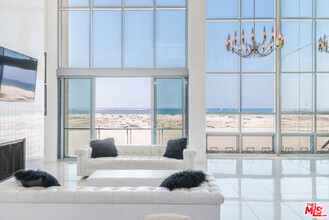 Building Photo - 5205 Ocean Front Walk