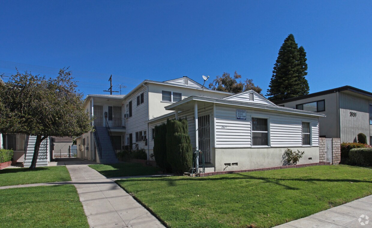 Primary Photo - 2611 W Victory Blvd