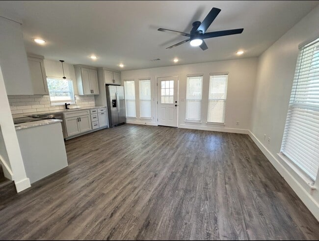 Photo - 3 Bedroom 2 Bathroom Home for Rent