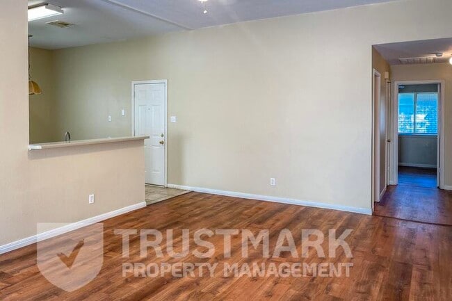 Foto del edificio - 2407 Armadillo Dr