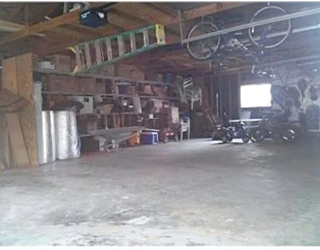 Building Photo - 2257 E Eichel Ave