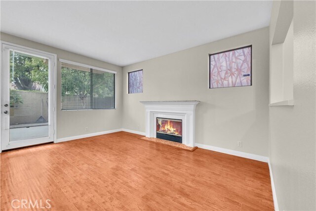 Foto del edificio - 2074 Lakeshore Dr