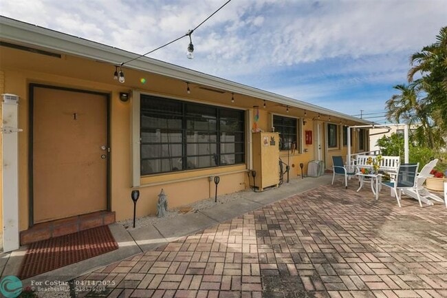 Foto del edificio - 805 NE 40th St