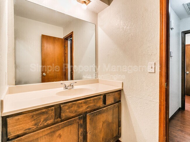 Foto del edificio - 409 W Clermont Dr