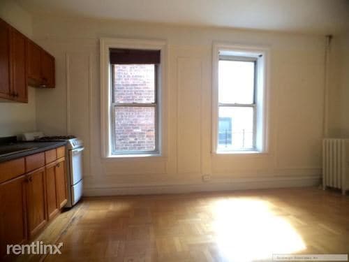 Building Photo - 708 W 177th St