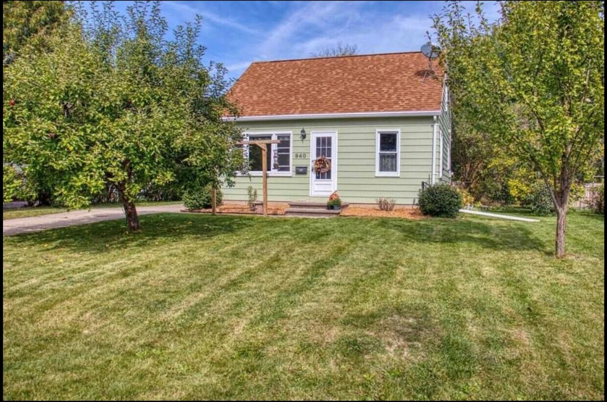 Foto principal - Charming 3-Bedroom Home in the Village of ...