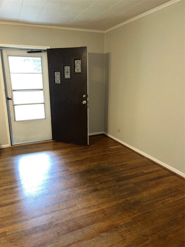 Foto del edificio - 610 E 10th St