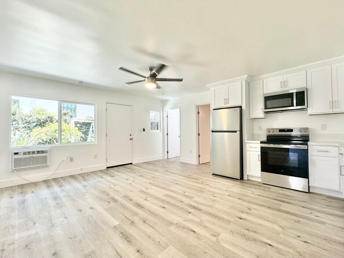 Foto principal - 816 N Edinburgh Ave