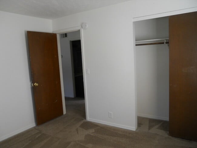 Building Photo - 2021 W 27th St