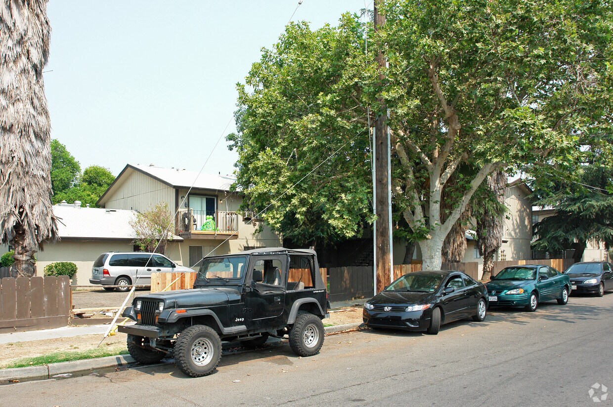 Foto del edificio - 1435 E Cambridge Ave