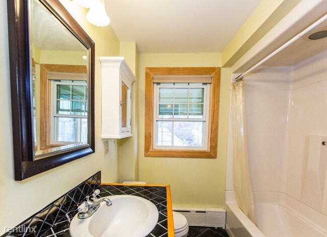 Foto del edificio - 2 br, 1 bath Apartment - 19 Tidd St. 2 Unit 2