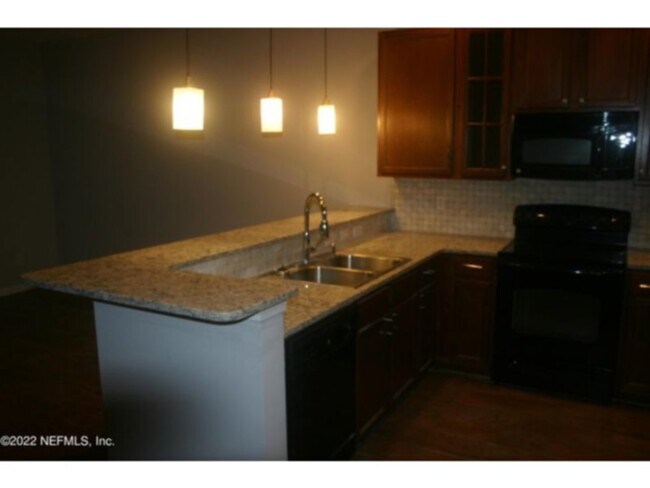 Building Photo - 3/2.5 townhome in Bartram Park