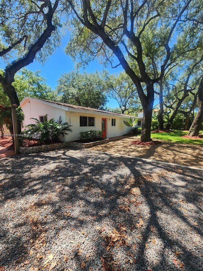 Building Photo - 16575 Old Cutler Rd