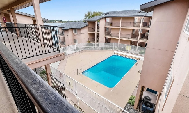 Building Photo - Lake Front Condo! Available NOW!