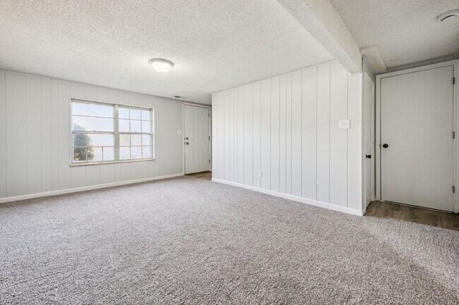 Building Photo - 16713 Bel Ray Blvd