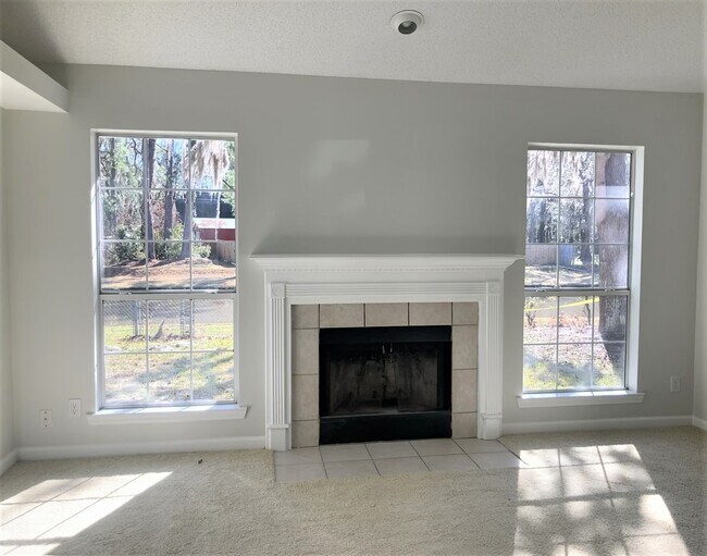 Building Photo - 105 Laurens Ln