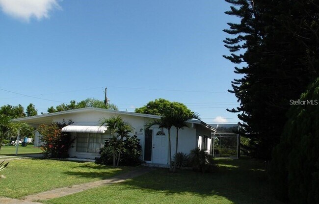 Foto del edificio - 21530 Meehan Ave