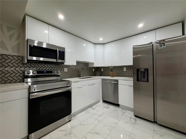 Foto del edificio - 1833 S Ocean Dr