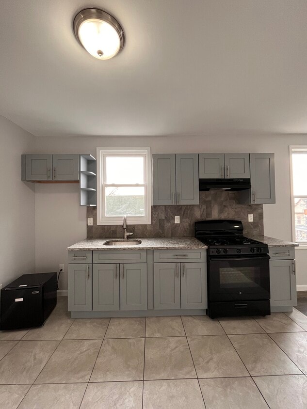 90 Pearsall Ave 5 - 88 Pearsall Ave