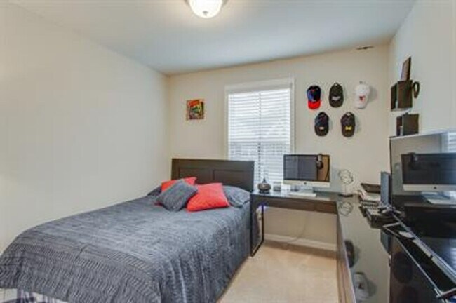 Foto del edificio - Beautiful Townhouse in Murfreesboro!