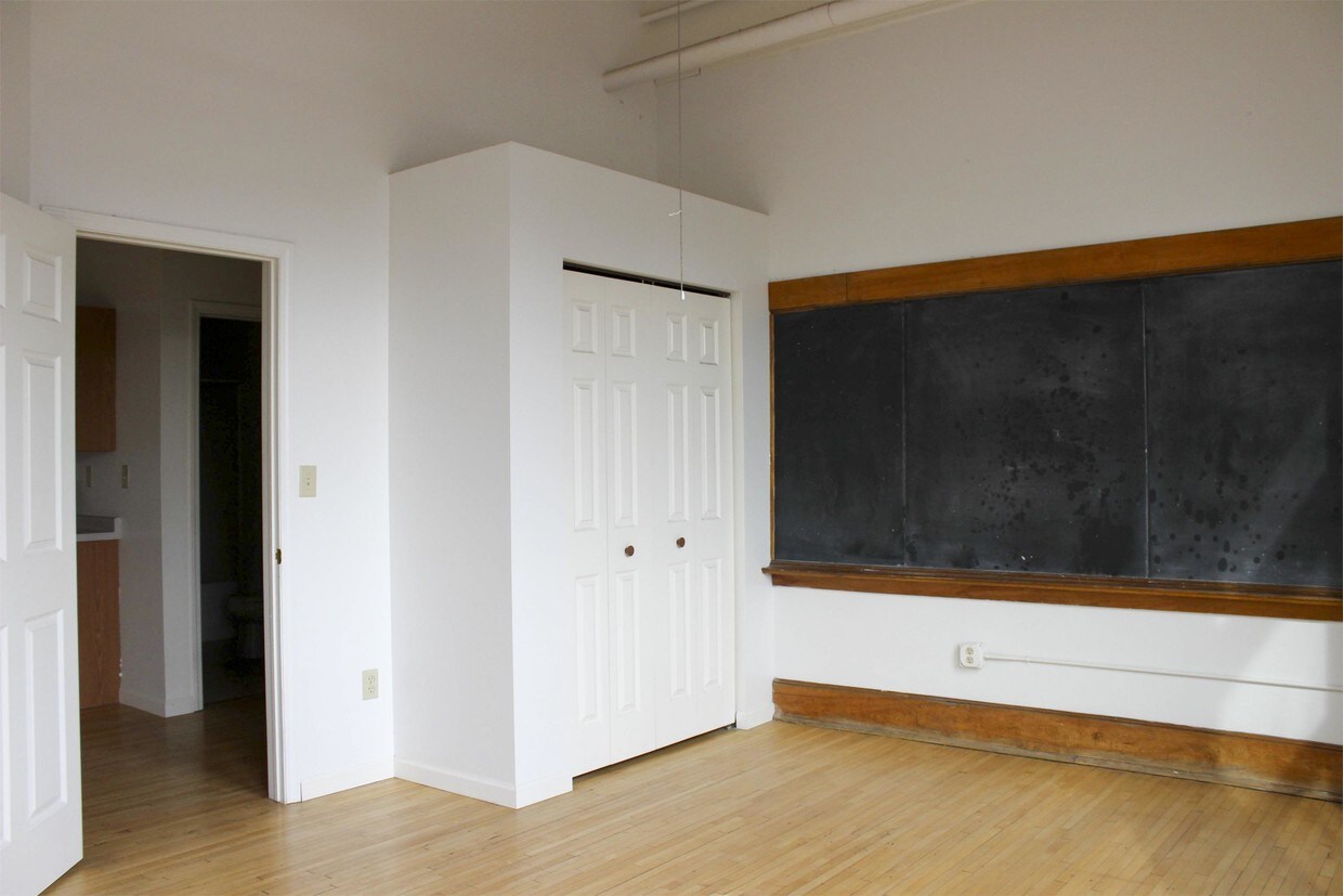 Foto principal - 510 N 40th Ave W