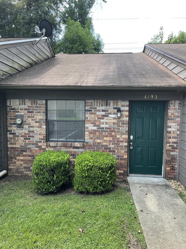 Primary Photo - 1193 Ocala Rd
