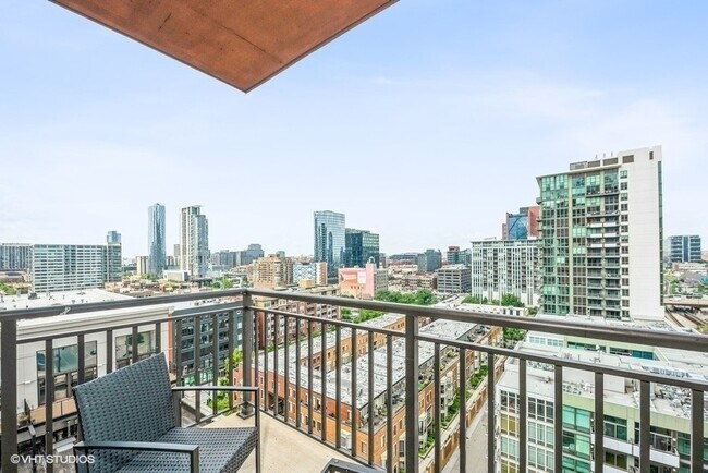 Foto del edificio - 330 N Jefferson St