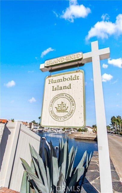 Foto del edificio - 16293 Wayfarer Ln