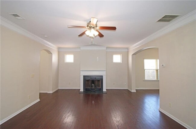 Foto del edificio - 315 Lakeside Ln