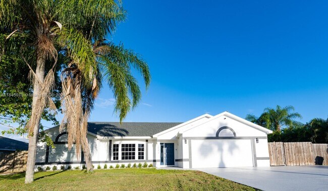 Building Photo - 1771 SE Gaskins Cir