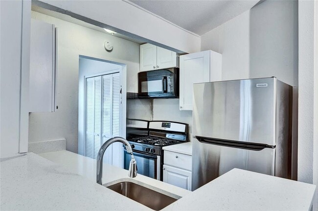 Building Photo - 3514 Southridge Dr