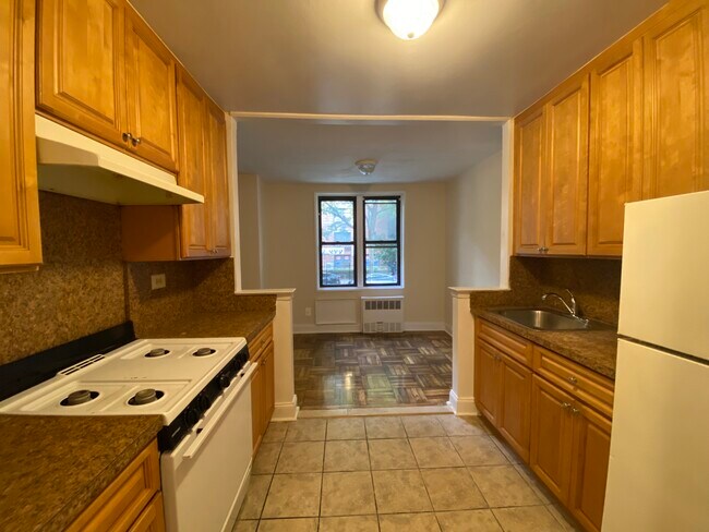 Kitchen - 4111 Parsons Blvd