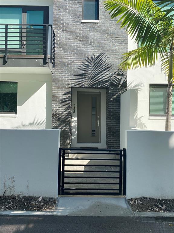 955 Arlington Ave N, Saint Petersburg, FL 33705 Townhouse for Rent in