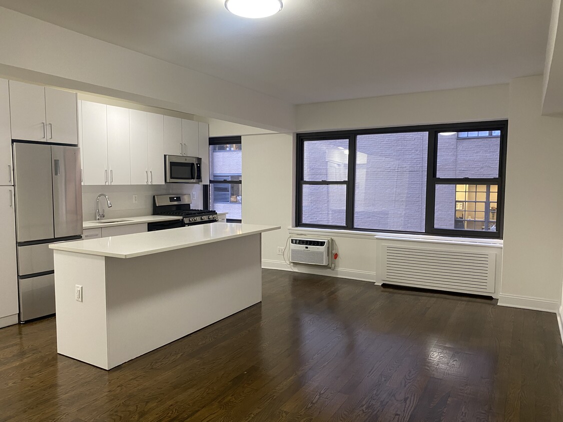 Foto principal - 120 E 56th St