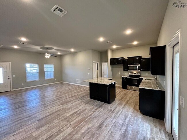 Foto del edificio - 5025 Olivia Ln